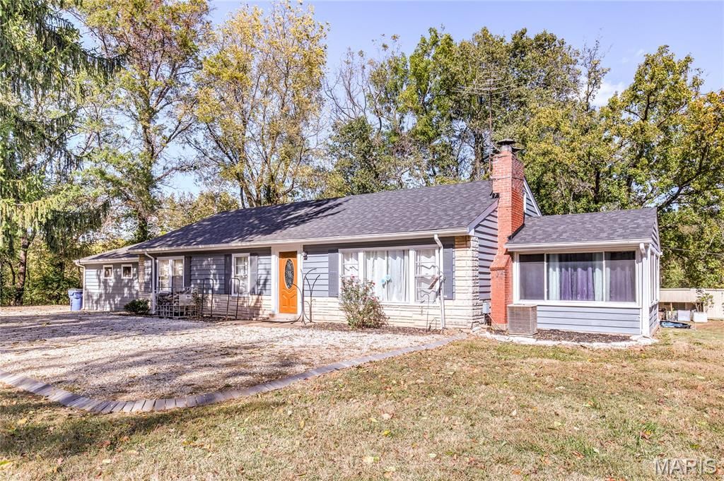 Photo of 16460 Old Jamestown Road, Florissant, MO 63034 (MLS # 25072794)