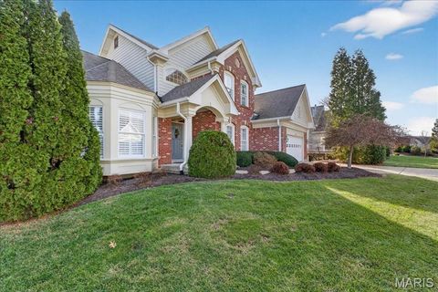 Photo of 15920 Picardy Crest Court, Chesterfield, MO 63017 (MLS # 26001300)