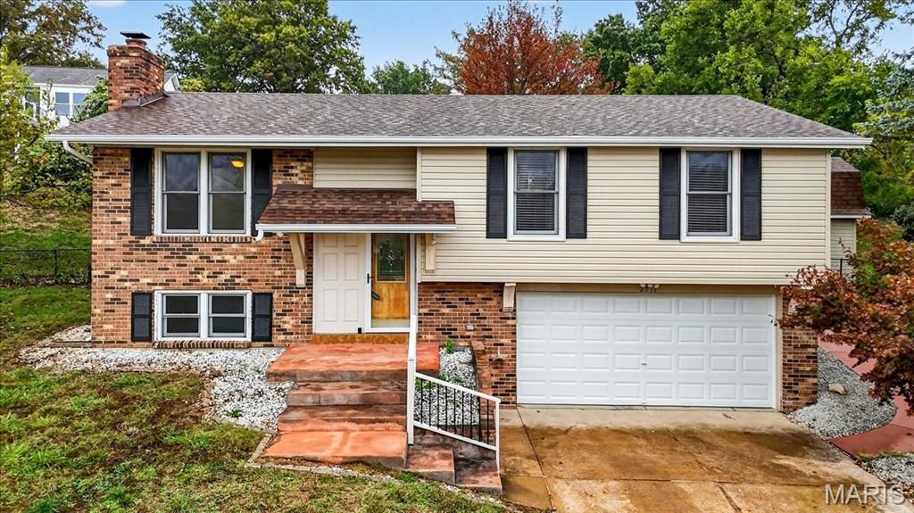 Photo of 2711 Windford Court, Oakville, MO 63129 (MLS # 25073341)