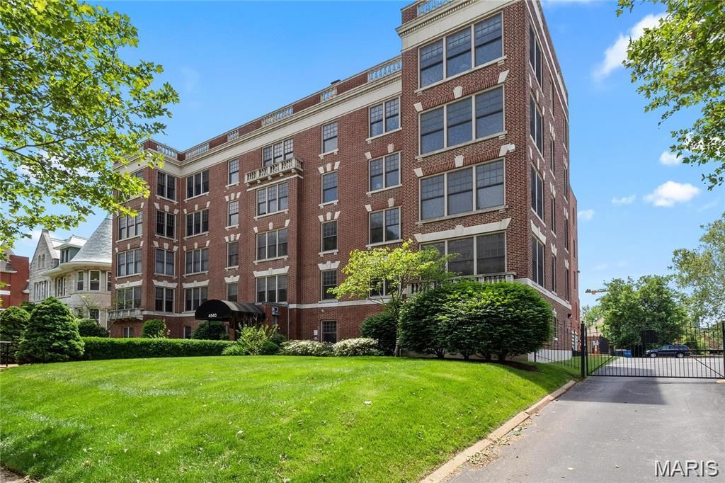 Photo of 4540 Lindell Boulevard #106, St Louis, MO 63108 (MLS # 25072474)