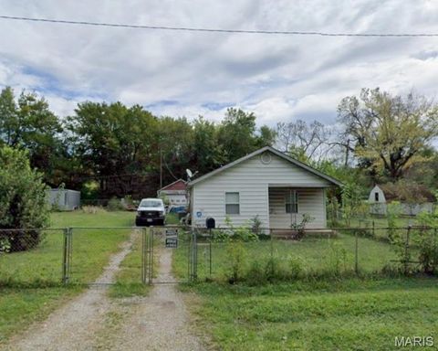 Photo of 1918 N 57th Street, East St Louis, IL 62204 (MLS # 26020888)