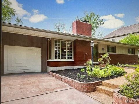 Photo of 819 Renee Lane, St Louis, MO 63141 (MLS # 26030616)