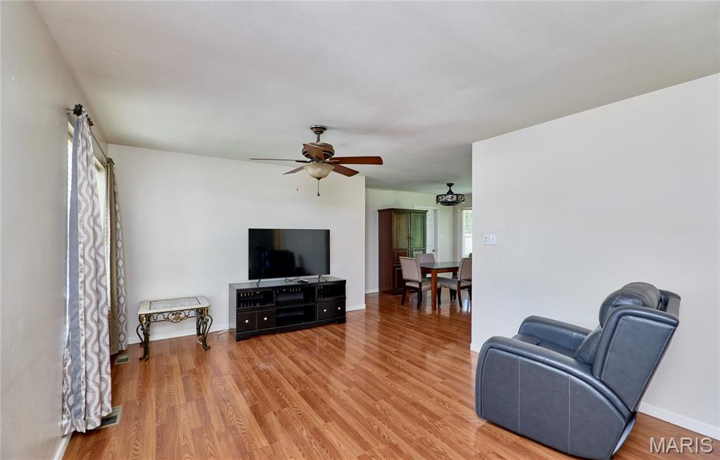 1217 White Oak Court