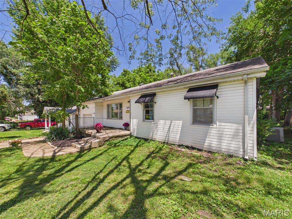 Photo of 250 Sherman Street, Lebanon, MO 65536 (MLS # 26042647)