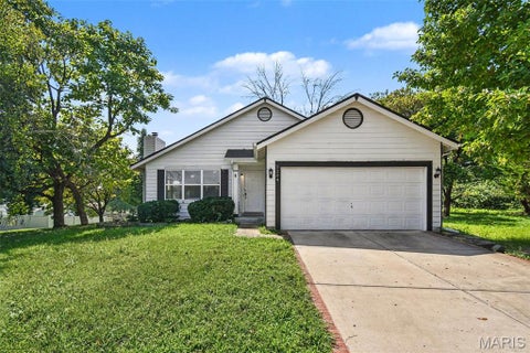 Photo of 5204 Bay Point Drive, Florissant, MO 63034 (MLS # 26056950)