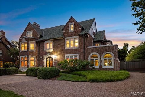 5745 Lindell Boulevard St Louis MO 63112