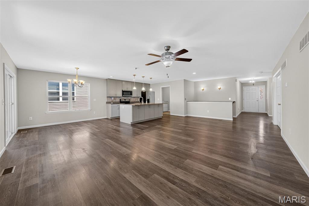 St Louis, Missouri 63123, United States, 3 Bedrooms Bedrooms, ,2 BathroomsBathrooms,Residential,Pending,185842