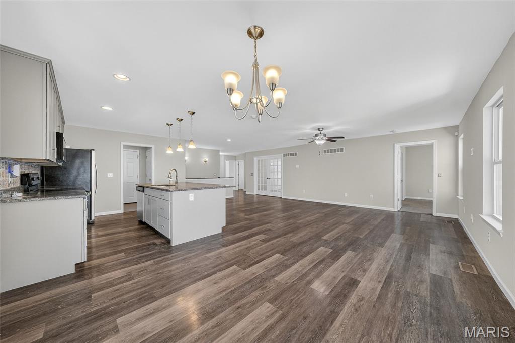 St Louis, Missouri 63123, United States, 3 Bedrooms Bedrooms, ,2 BathroomsBathrooms,Residential,Pending,185842