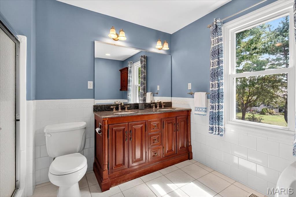 Ballwin, Missouri 63021, United States, 4 Bedrooms Bedrooms, ,3 BathroomsBathrooms,Residential,Active,198146