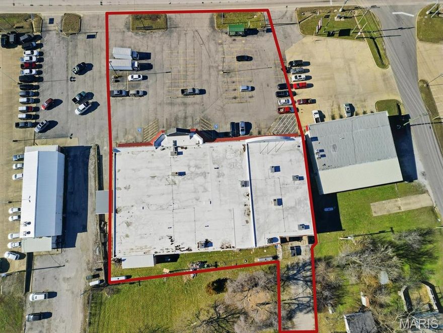 Prime commercial opportunity in the center of Houston, Missouri offering outstanding location, visibility, and long-term tenants with proven success. With 250ft of U.S. Hwy 63 frontage, this 23,000 s.f. +/- building offers high daily traffic flow for excellent exposure. Featuring retail, showroom, office space, warehouse, ample parking, and nationwide chain retailer. Location size is 1.67 acres with two road frontages for loading dock access. Roof still under warranty, some new/newer HVAC units and new exterior paint. Located in Houston, Missouri, the county seat of Texas County and the central business and shopping location for local communities.