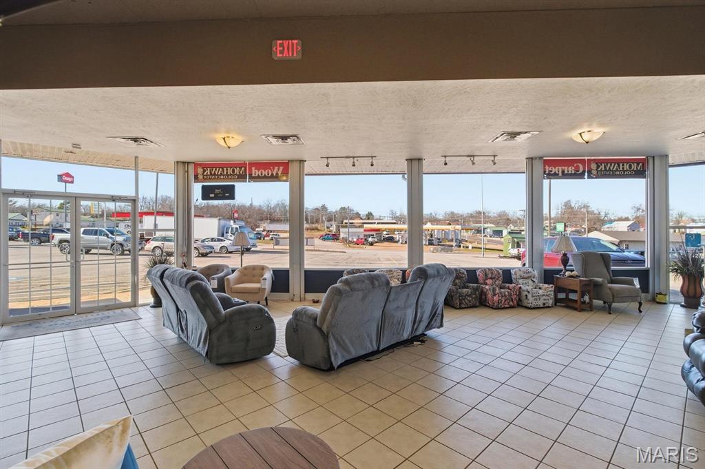 n/a - Commercial Sale