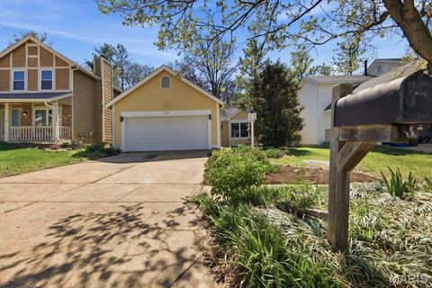 Photo of 704 Ginger Wood Court, Ballwin, MO 63021 (MLS # 26020009)