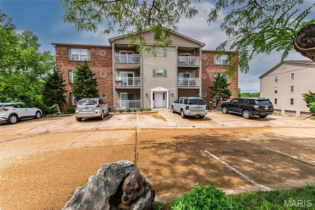 Photo of 650 S Old Highway 141 #F, Fenton, MO 63026 (MLS # 26025696)