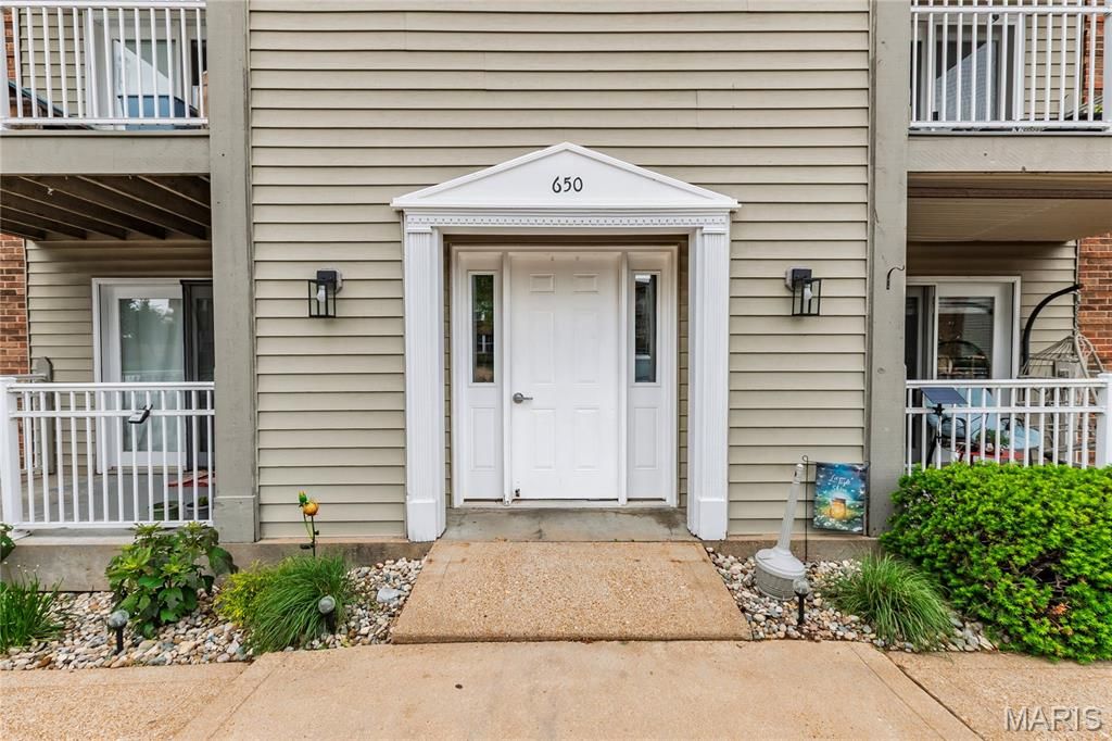 Photo of 650 S Old Highway 141 #F, Fenton, MO 63026 (MLS # 26025696)