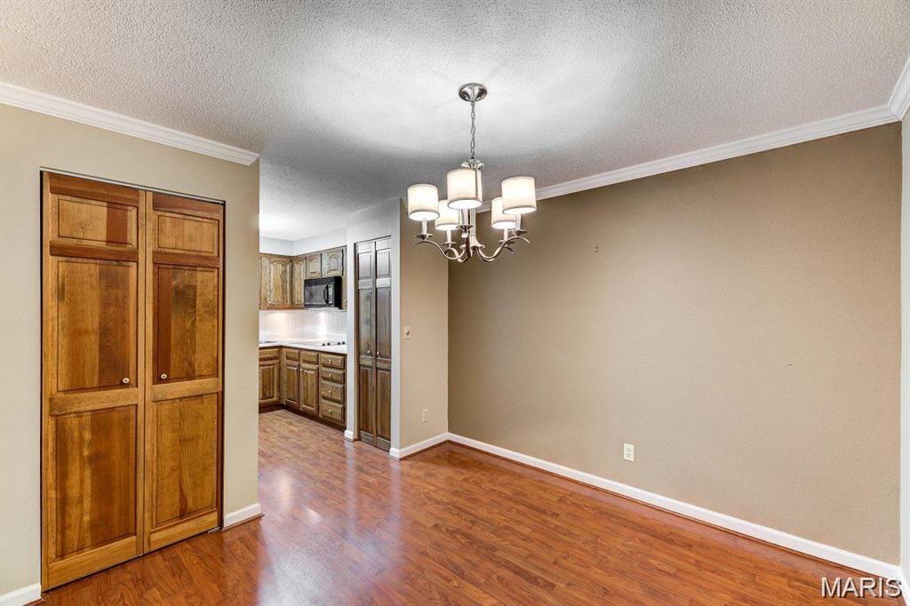 Royal Forest Condo Sec Four - Residential
