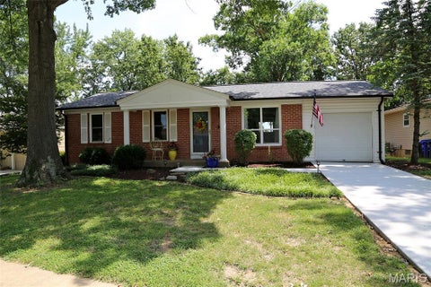 Photo of 912 Tree Trails Lane, Fenton, MO 63026 (MLS # 26044632)