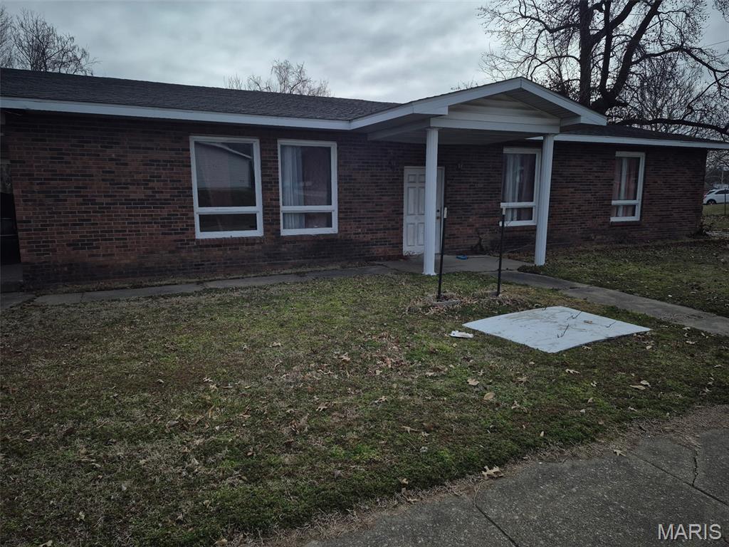Photo 1 of 14 — 303 N Wall Street, Carbondale, IL 62901