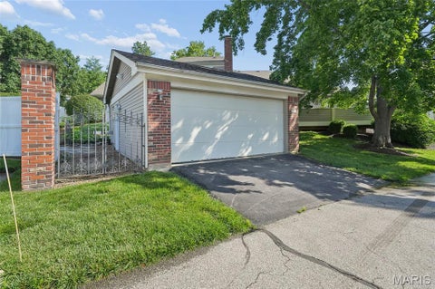 Tiny photo for 15826 Harris Ridge Court #15826, Chesterfield, MO 63017 (MLS # 26065545)