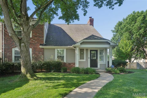 Photo of 15826 Harris Ridge Court #15826, Chesterfield, MO 63017 (MLS # 26065545)