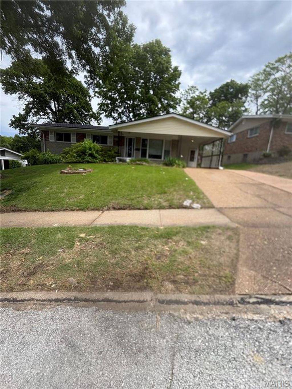 Photo of 5144 Wallingford Drive, St Louis, MO 63121 (MLS # 26028821)