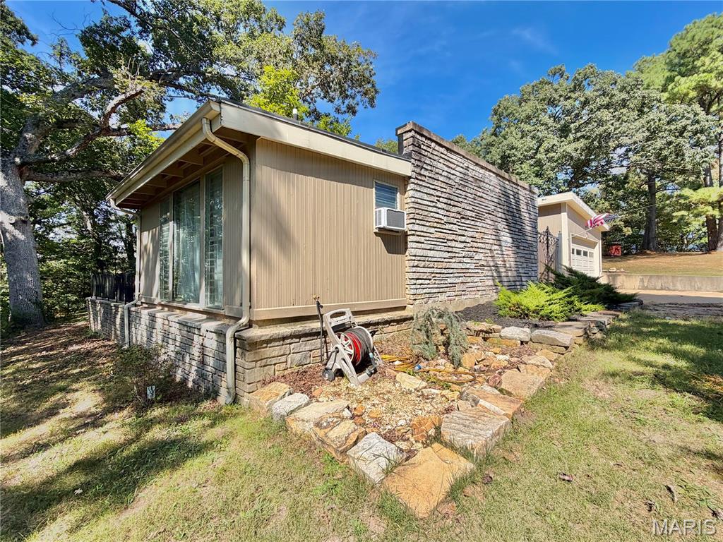 800 E 10th Street