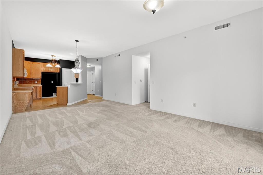 St Charles, Missouri 63303, United States, 2 Bedrooms Bedrooms, ,2 BathroomsBathrooms,Residential,Pending,205900