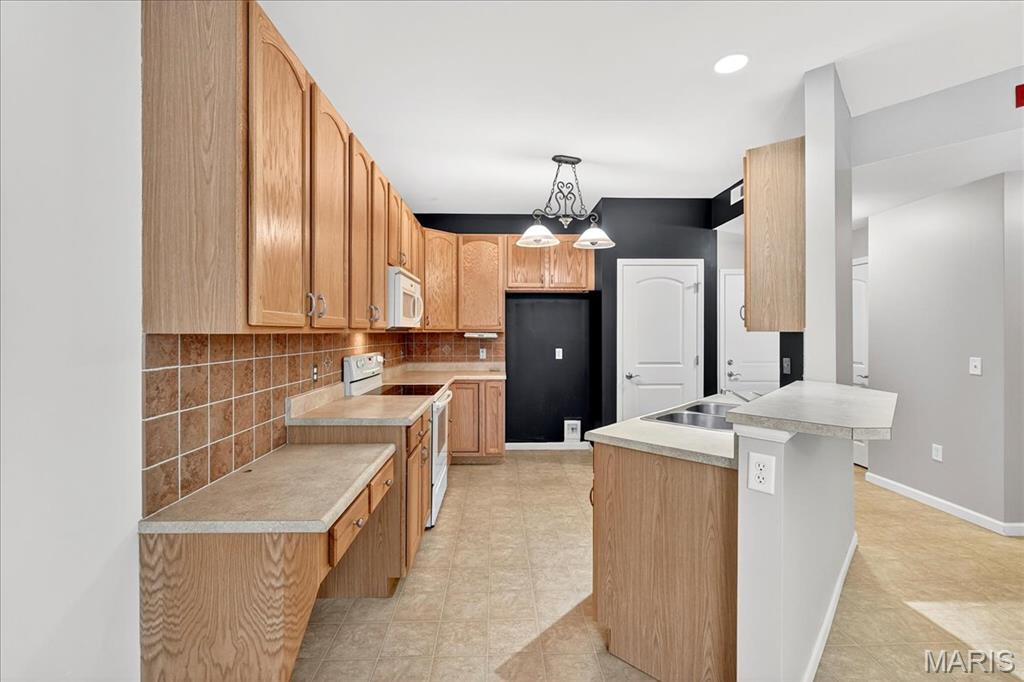 St Charles, Missouri 63303, United States, 2 Bedrooms Bedrooms, ,2 BathroomsBathrooms,Residential,Pending,205900