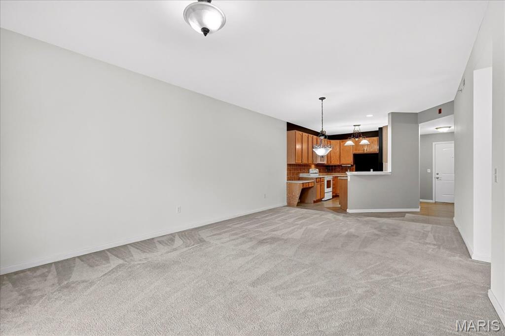 St Charles, Missouri 63303, United States, 2 Bedrooms Bedrooms, ,2 BathroomsBathrooms,Residential,Pending,205900