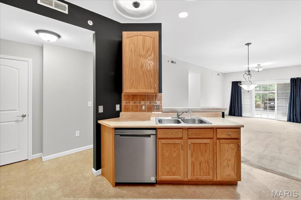 St Charles, Missouri 63303, United States, 2 Bedrooms Bedrooms, ,2 BathroomsBathrooms,Residential,Pending,205900