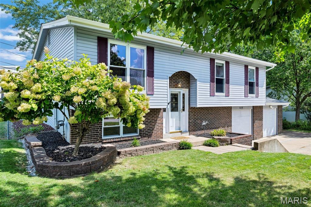 Photo of 1862 Redwood Drive, Arnold, MO 63010 (MLS # 26057409)