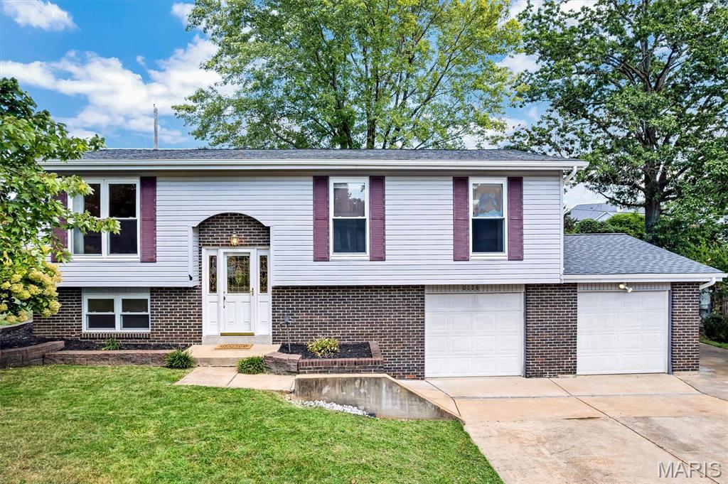 Photo of 1862 Redwood Drive, Arnold, MO 63010 (MLS # 26057409)