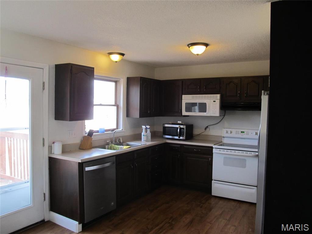 Warrenton, Missouri 63383, United States, 5 Bedrooms Bedrooms, ,3 BathroomsBathrooms,Residential,Pending,7130