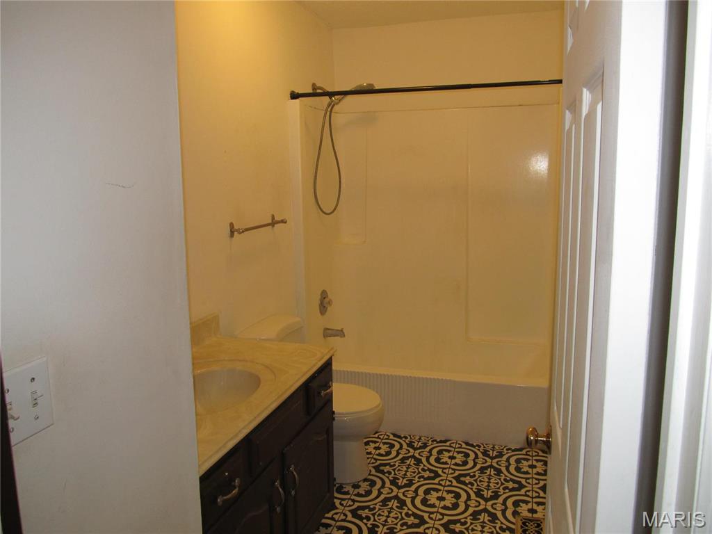 Warrenton, Missouri 63383, United States, 5 Bedrooms Bedrooms, ,3 BathroomsBathrooms,Residential,Pending,7130