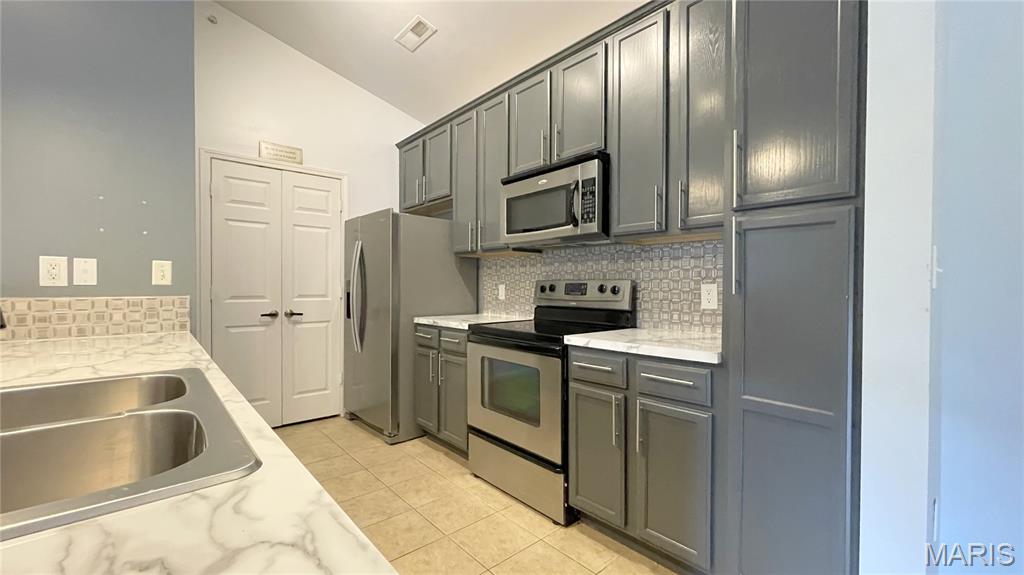 Bridgewater Cove A Condo 2nd - Residential
