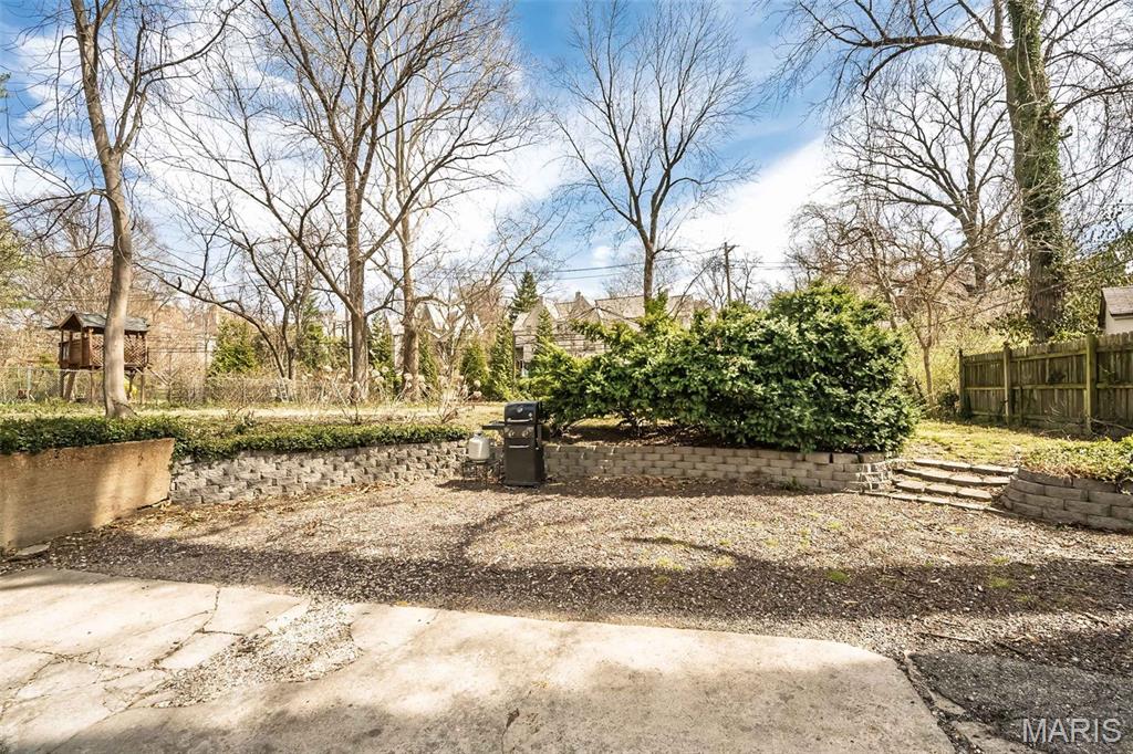 East Linden Condo Ph I - Residential