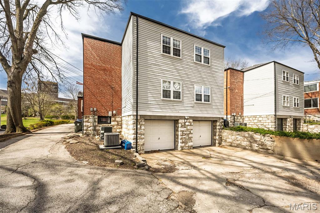 East Linden Condo Ph I - Residential