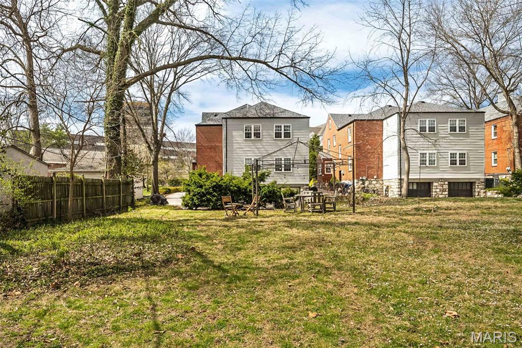 East Linden Condo Ph I - Residential