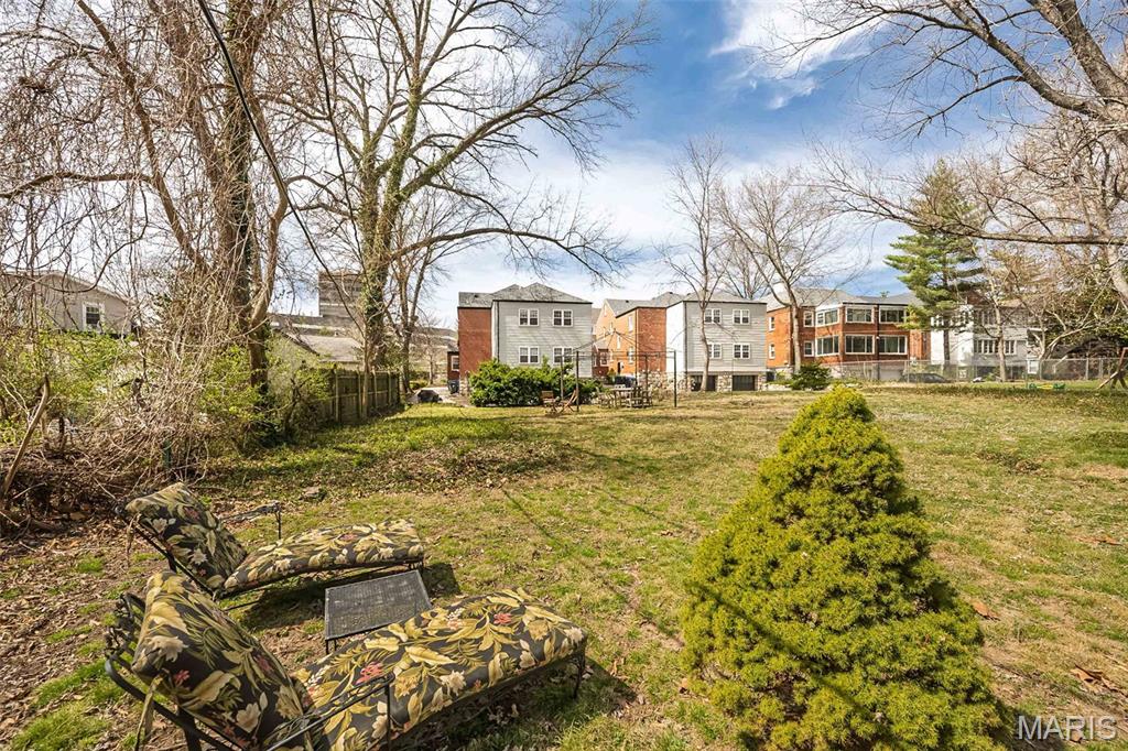 East Linden Condo Ph I - Residential