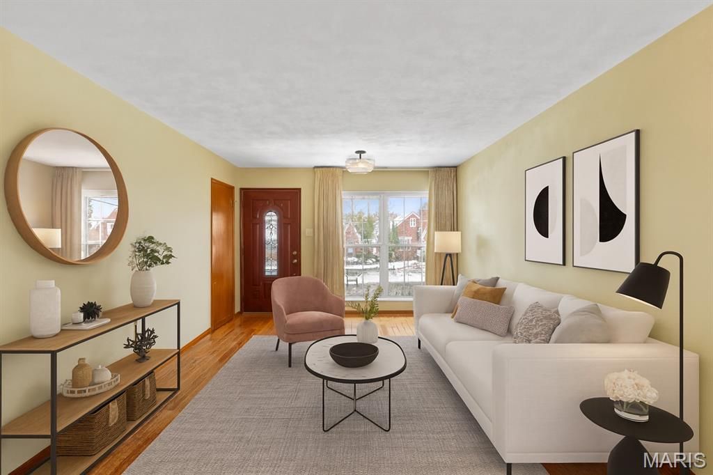 Photo of 6541 Lindenwood Place, St Louis, MO 63109 (MLS # 25079812)