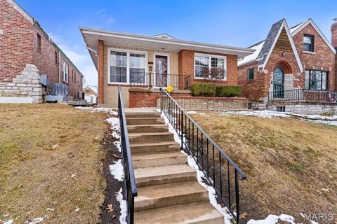 Photo of 6541 Lindenwood Place, St Louis, MO 63109 (MLS # 25079812)