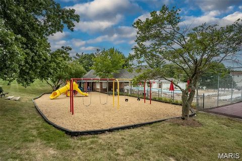 Tiny photo for 16566 Victoria Crossing Drive #C, Wildwood, MO 63040 (MLS # 25070001)