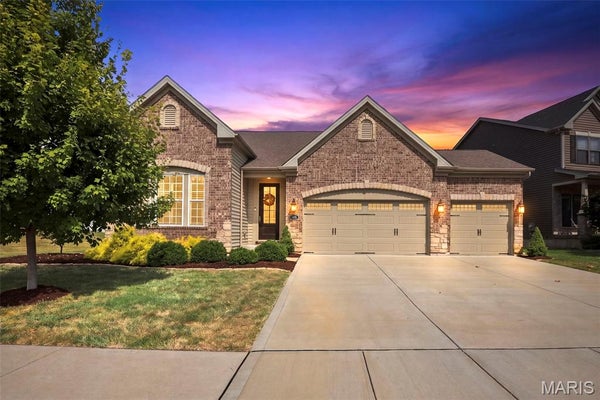 140 OAKLEIGH PARK LN, SAINT CHARLES, MO 63303 - Image a9eac2f931963bd65d6486c79b1d79ff/3552551376