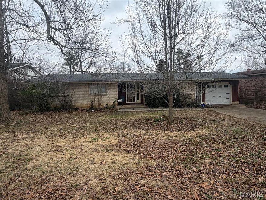 2838 Lakeside Dr., Poplar Bluff, Mo 63901

$149,900

3 bed/2.5 bath could be a four bed very easy. Full finished basement. A few cosmetic issues. In a very good area located on the North side of Poplar Bluff. Minutes away from schools, grocery stores, and hospitals. 1232sf +/- on main floor, 1248sf +/- in the basement.
