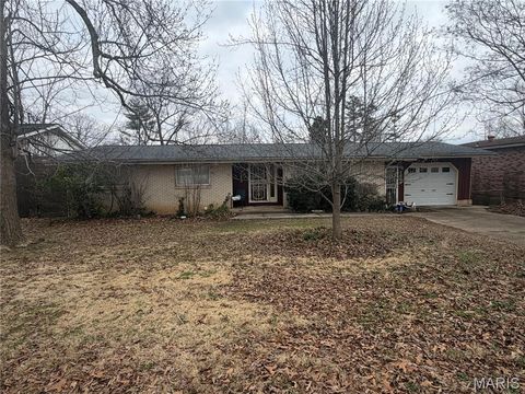 Photo of 2838 Lakeside Drive, Poplar Bluff, MO 63901 (MLS # 26012523)