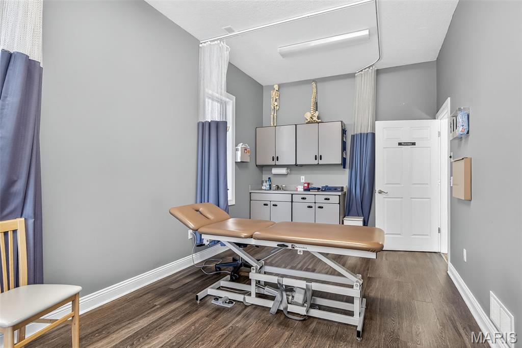 Grishams Sub - Commercial Sale