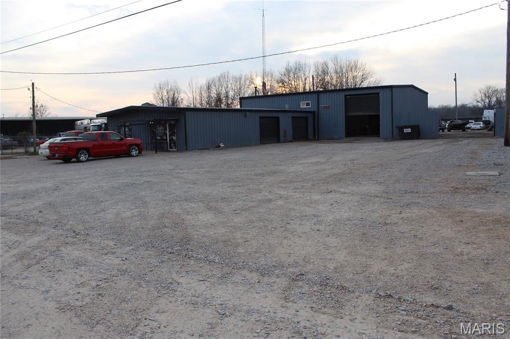Photo of 1401 Black River Industrial Park Road, Poplar Bluff, MO 63901 (MLS # 26052080)
