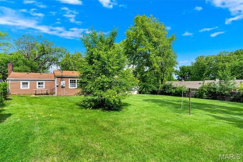 Tiny photo for 425 Bush Drive, Ballwin, MO 63021 (MLS # 26026864)