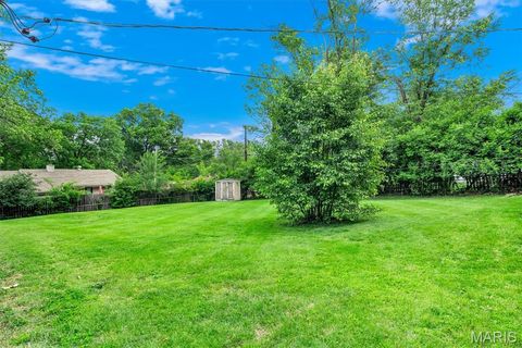 Tiny photo for 425 Bush Drive, Ballwin, MO 63021 (MLS # 26026864)