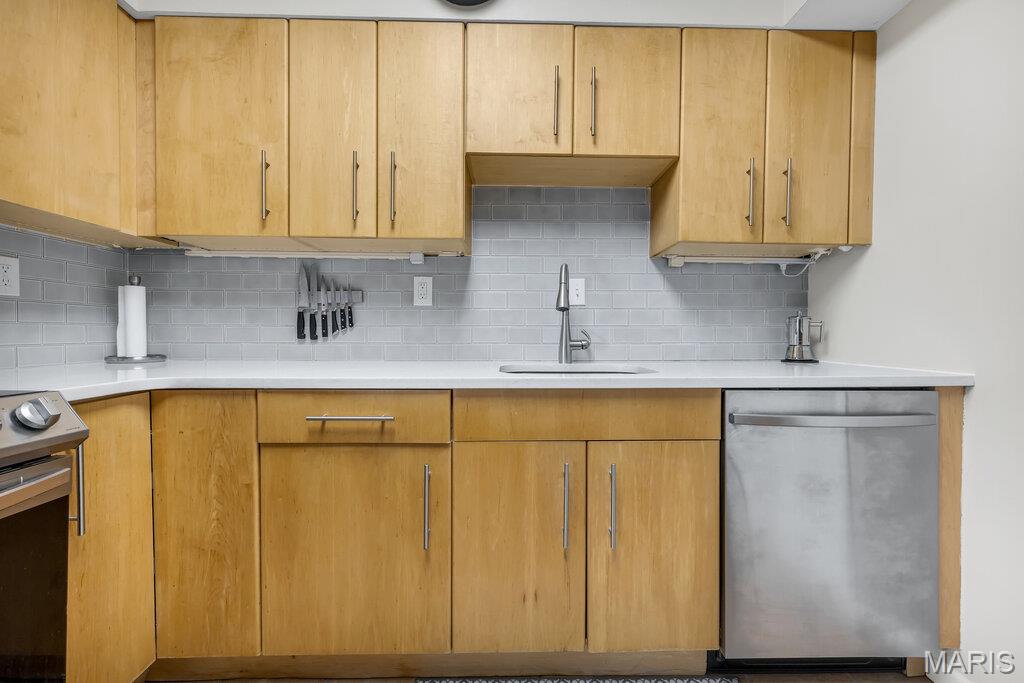 Hanley Towers Apts Condo - Residential