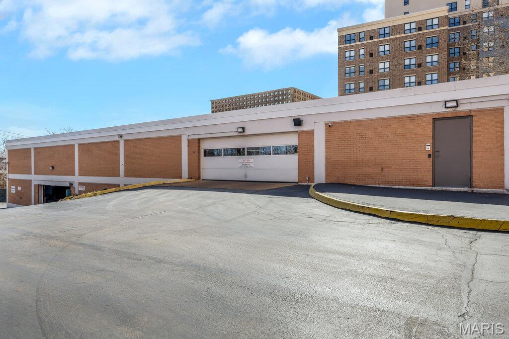 Hanley Towers Apts Condo - Residential